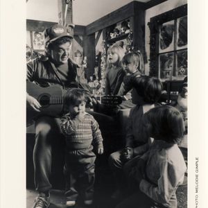Conway Twitty sings with family.