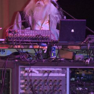 Leon Russell performing at his Oklahoma Music Hall of Fame induction ceremony in 2006