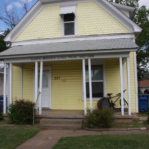 Garth Brooks lived in this yellow house in Stillwater while attending Oklahoma State University. 