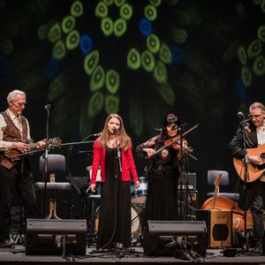 Byron Berline performs with Jana Jae at the 2017 Fiddler Hall of Fame induction
