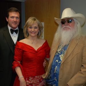 Governor Mary Fallin and the First Gentleman of Oklahoma pose with Leon Russell, who performed at her Inaugural Ball.