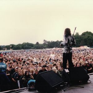 Zac Maloy of The Nixons addressing the crowd at a festival in Omaha, Nebraska, circa 1995