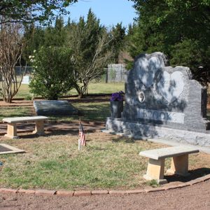 Yukon Cemetery, Brooks family plot
660 Garth Brooks Blvd (Highway 92)
Yukon, Oklahoma. 

(Parents headstone is in the middle, the children's stones are in a semi circle around them. Garth's is to the left of his parents.)