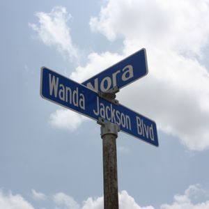 A sign for Wanda Jackson Blvd in Maud honors the rockabilly singer.