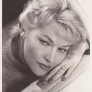 Patti Page poses for a Columbia promotional shoot in 1963.