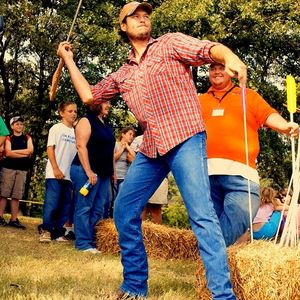 Blake Shelton uses an atlatl at the Oklahoma Department of Wildlife Conservation Wildlife Expo in 2007.