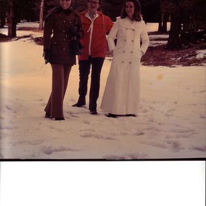 Roger Miller poses with Maggie Van Ostrand (on the left) and his second wife Leah Miller (on the right).