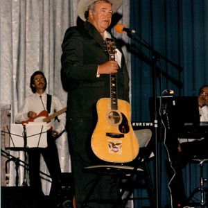 Hoyt Axton performs at the McSwain Theatre in Ada on October 16, 1993. 