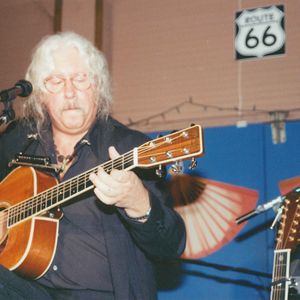 Arlo Guthrie performing at The Blue Door in 2001