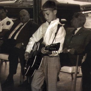 Vince Gill played his first show at the opening of the Warr Acres City Hall.