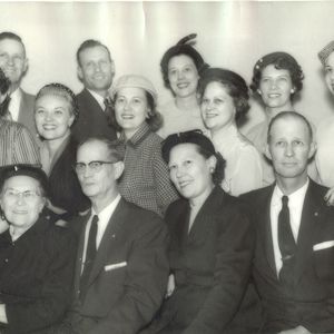 Patti Page (center row, second from the left) poses for a photo with family.