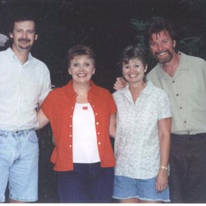 Ronnie Dunn and his siblings pose for a photo.  From left to right: Johnny, Renee, Denise and Ronnie.