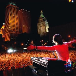 Hanson performs at Tulsa's annual International Mayfest celebration in 2005.