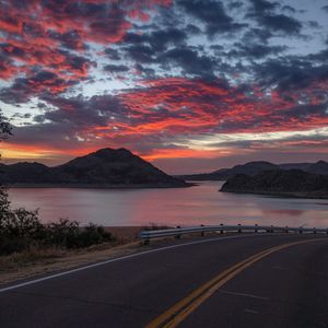 Enjoy a variety of water activities and breathtaking sunsets on Lake Altus-Lugert at Quartz Mountain State Park. Photo by Lori Duckworth/Oklahoma Tourism.