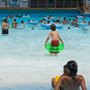 Six Flags Hurricane Harbor 