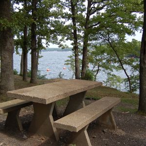 Picnic by the lake at Cherokee Park-Grandview.