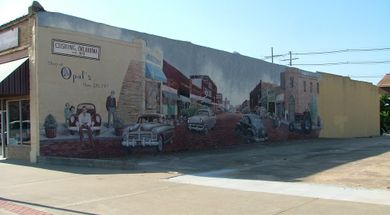 Cushing Broadway St Mural