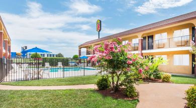Super 8 Midwest City
