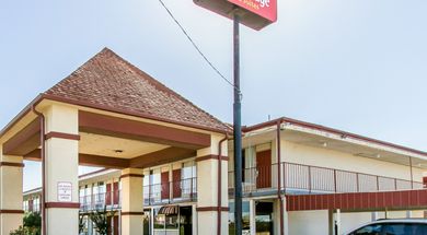 Econo Lodge Inn & Suites Bricktown