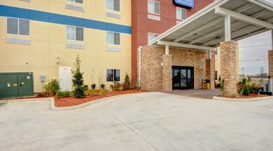 Comfort Inn & Suites Tulsa West