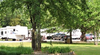 Shady Oaks RV, Cabins & Guest House