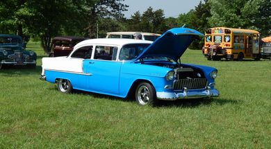 Schooner Cruzin' Grand & Car Show