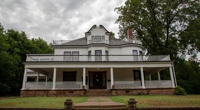 Stone Lion Inn Bed & Breakfast