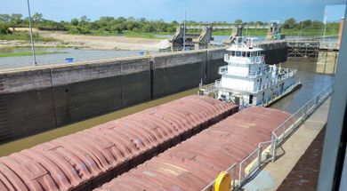 Robert F Hunter Lock 18 Scenic Viewing Area & Interpretive Center