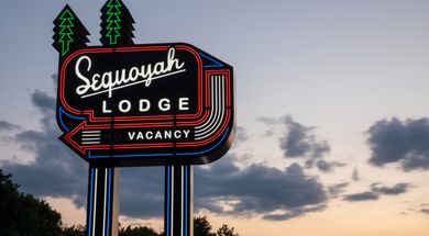 Enjoy a modern stay surrounded in a uniquely retro atmosphere at The Lodge at Sequoyah State Park.Photo by Lori Duckworth/Oklahoma Tourism.