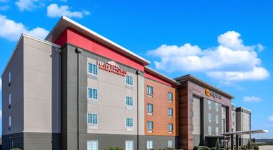 La Quinta Inn & Hawthorn Suites by Wyndham