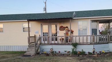 Courtney AirBNB & RV Park