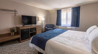 Hilltop Inn & Suites