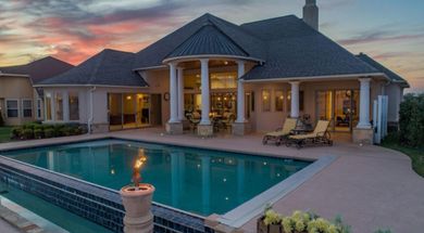 Pelicans & Palms on Grand Lake