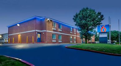 Motel 6 - Tulsa Central