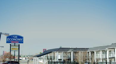 Economy Inn & Suites