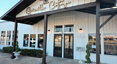 Grisaille Cottage Vintage Boutique