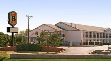Super 8 Motel Airport