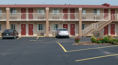 Deluxe Inn & Suites