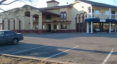 Tulsa Inn & Suites