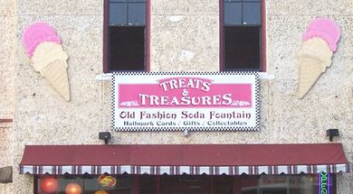Treats & Treasures Old-Fashioned Soda Fountain