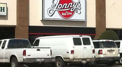 Jonny's at Oak Tree
