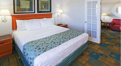 La Quinta Inn & Suites