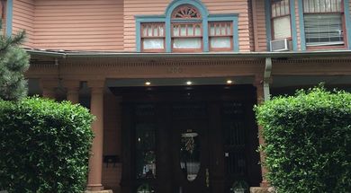 Grand Victorian B&B Stays in Oklahoma