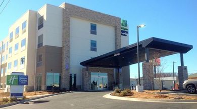 Holiday Inn Express & Suites