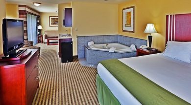 Holiday Inn Express Hotel & Suites