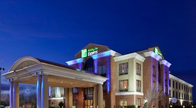 Holiday Inn Express Hotel & Suites