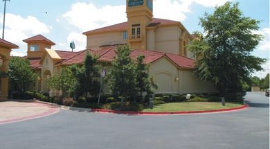 La Quinta Inn & Suites