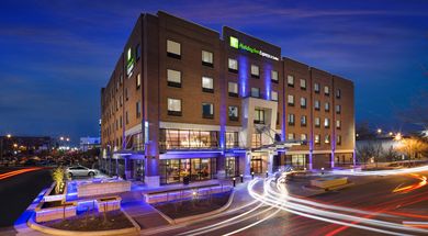 Holiday Inn Express & Suites Bricktown