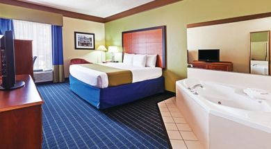 La Quinta Inn & Suites