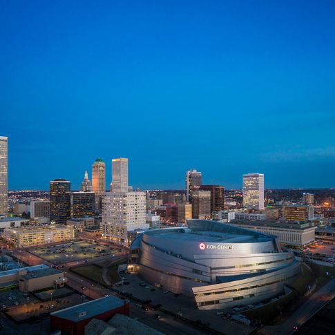 Tulsa contains plenty of districts with a range of activities, from live shows and restaurants to attractions and shopping options.